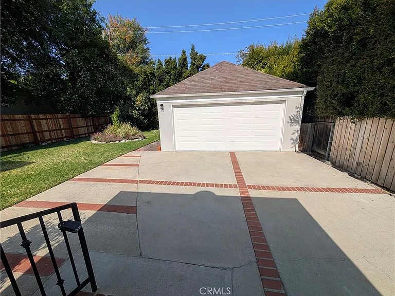 582 N Sunnyslope Ave — Photo 68