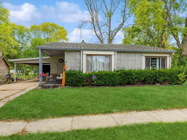 103 Hall Ave, Lowden, IA 52255