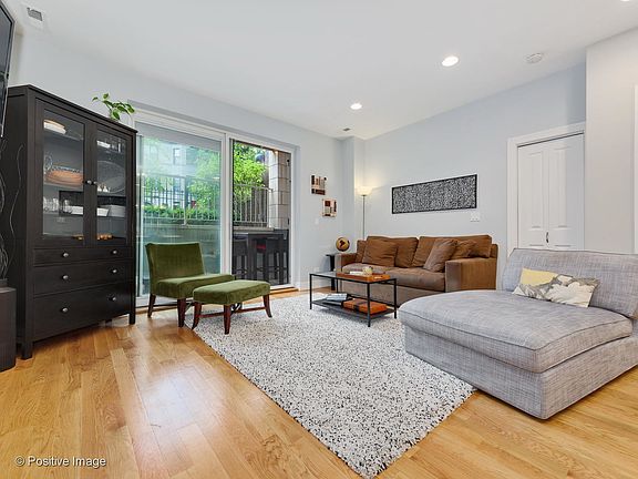 4th image of 4303 N Kenmore Ave #1S