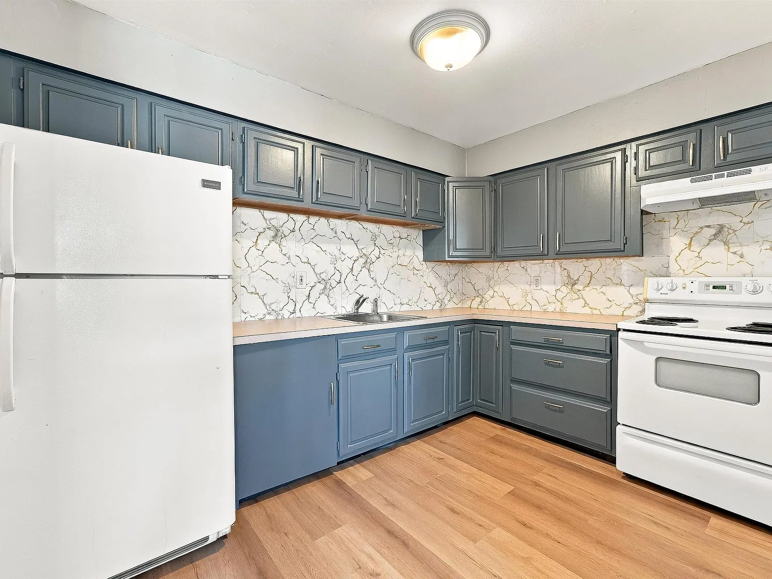 2 bed, 1.0 bath, 750 sqft, $2,200 — Photo 1