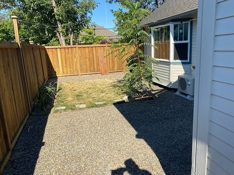 3 Bedroom 2 bath home Whiteaker home near parks — Photo 9