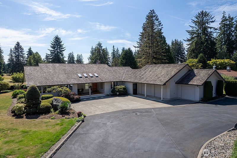 2nd image of 721 Fairway Drive