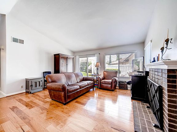 4th image of 913 Heritage Ln