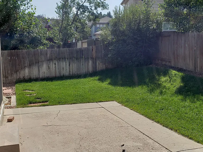 305 Holbrook St — Photo 32