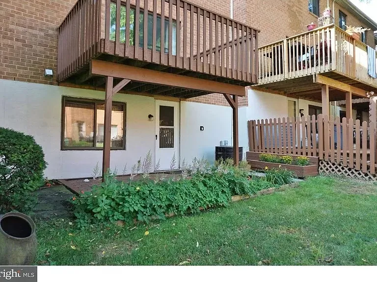 206 S Snowdon Ct — Photo 16