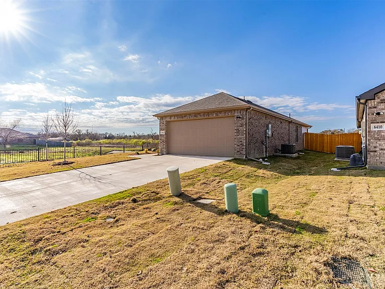 6412 Rienzi Dr — Photo 5