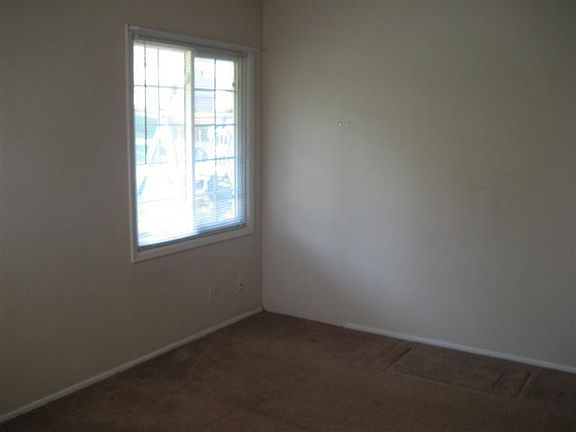 4th image of 3943 Larchview Dr