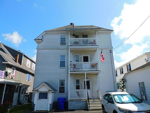 4th image of 682-684 Montgomery St