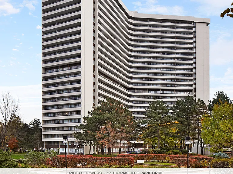 47 Thorncliffe Park Dr — Photo 3