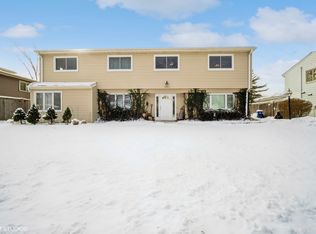 1437 Dartmouth Ln, Deerfield, IL 60015