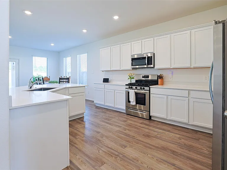 202 Augustine Way — Photo 7