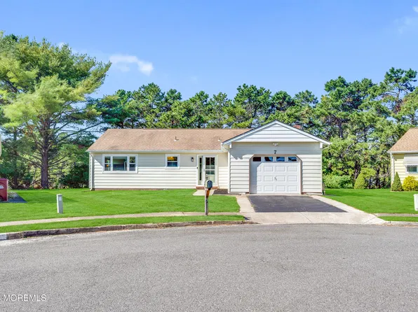 7 San Carlos Court, Toms River, NJ 08757