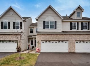 1351 White Oak Dr, Chaska, MN 55318