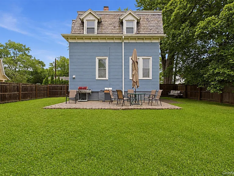 11 Bell Ln — Photo 13
