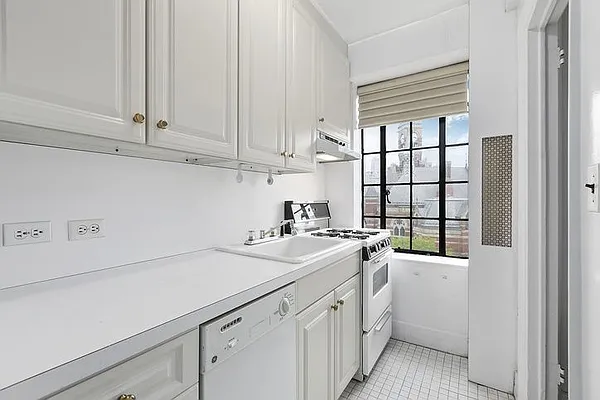 Rented by Compass | media 22