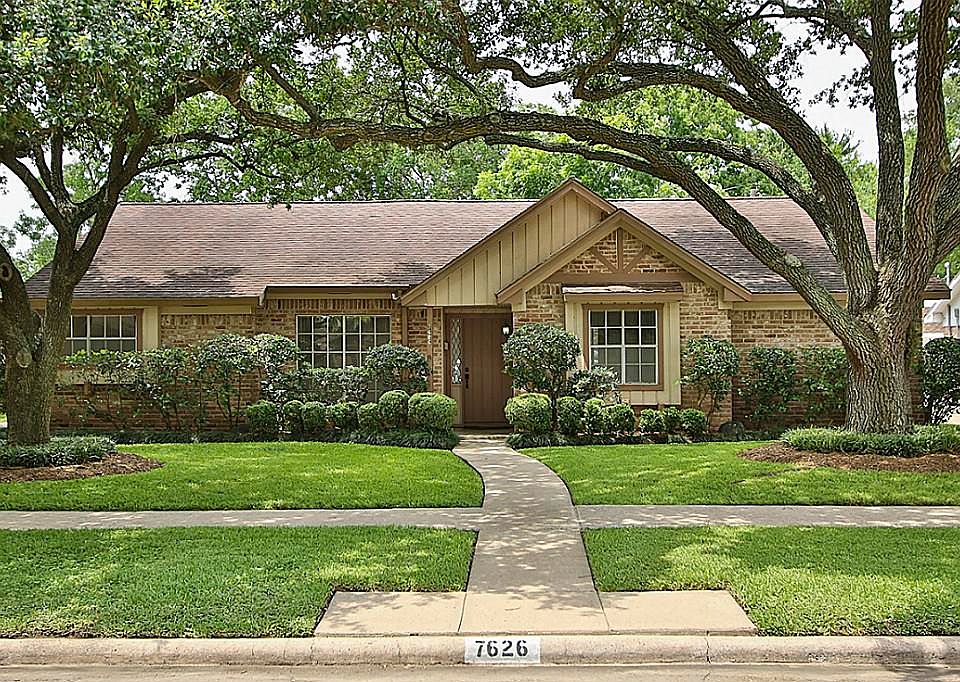 1st image of 7626 Braesglen Dr