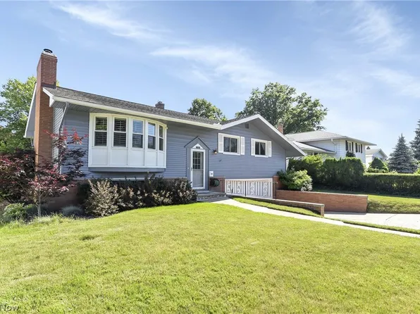 21841 Briarwood Dr, Fairview Park, OH 44126