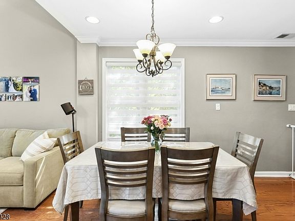 5th image of 402 Donato Cir