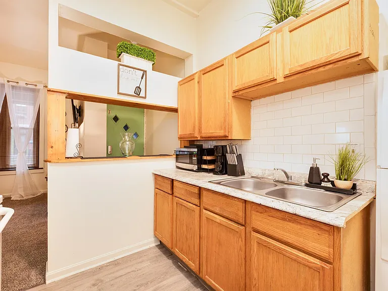 612 W Market St #1 — Photo 12