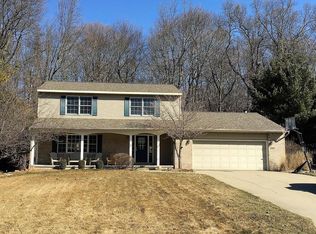 5911 Arroyo Vista Dr NE, Rockford, MI 49341