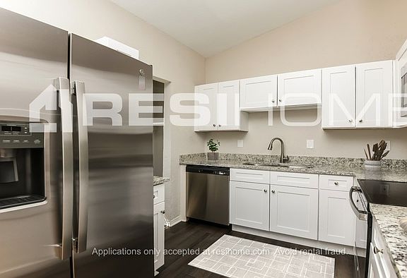 4th image of 1524 Windsor Dr