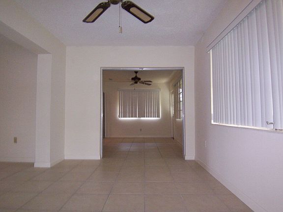 HUGE (30x10) Family room!