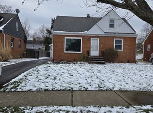 1424 Parkview Dr, Lyndhurst, OH 44124