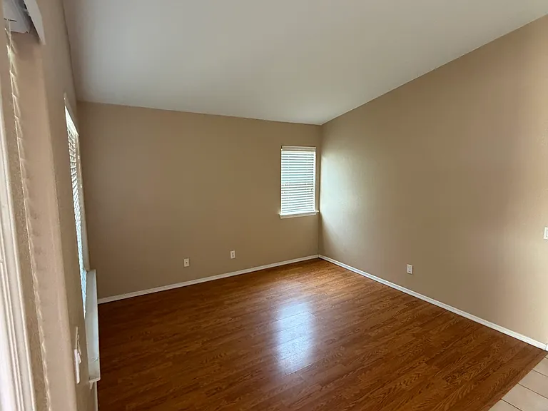 5906 N 78th Dr — Photo 3
