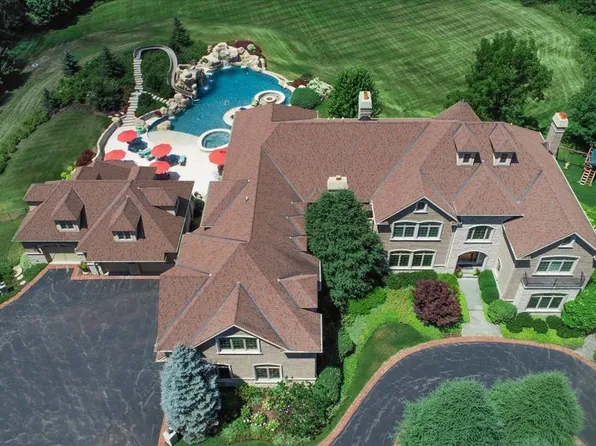 419 N Valley Hill Rd, Bull Valley, IL 60098