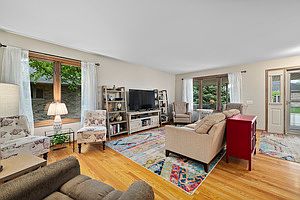 4th image of 213 Fox Run Dr