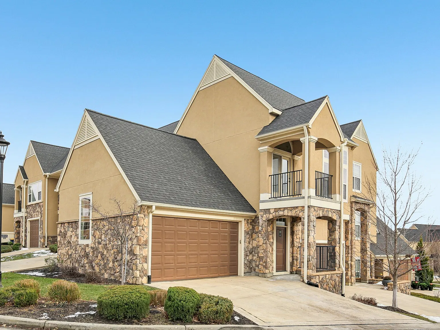 Mansions At Canyon Creek Apartments — Photo 4