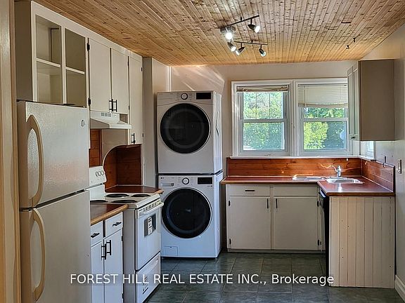 3rd image of 61 Roxborough Rd