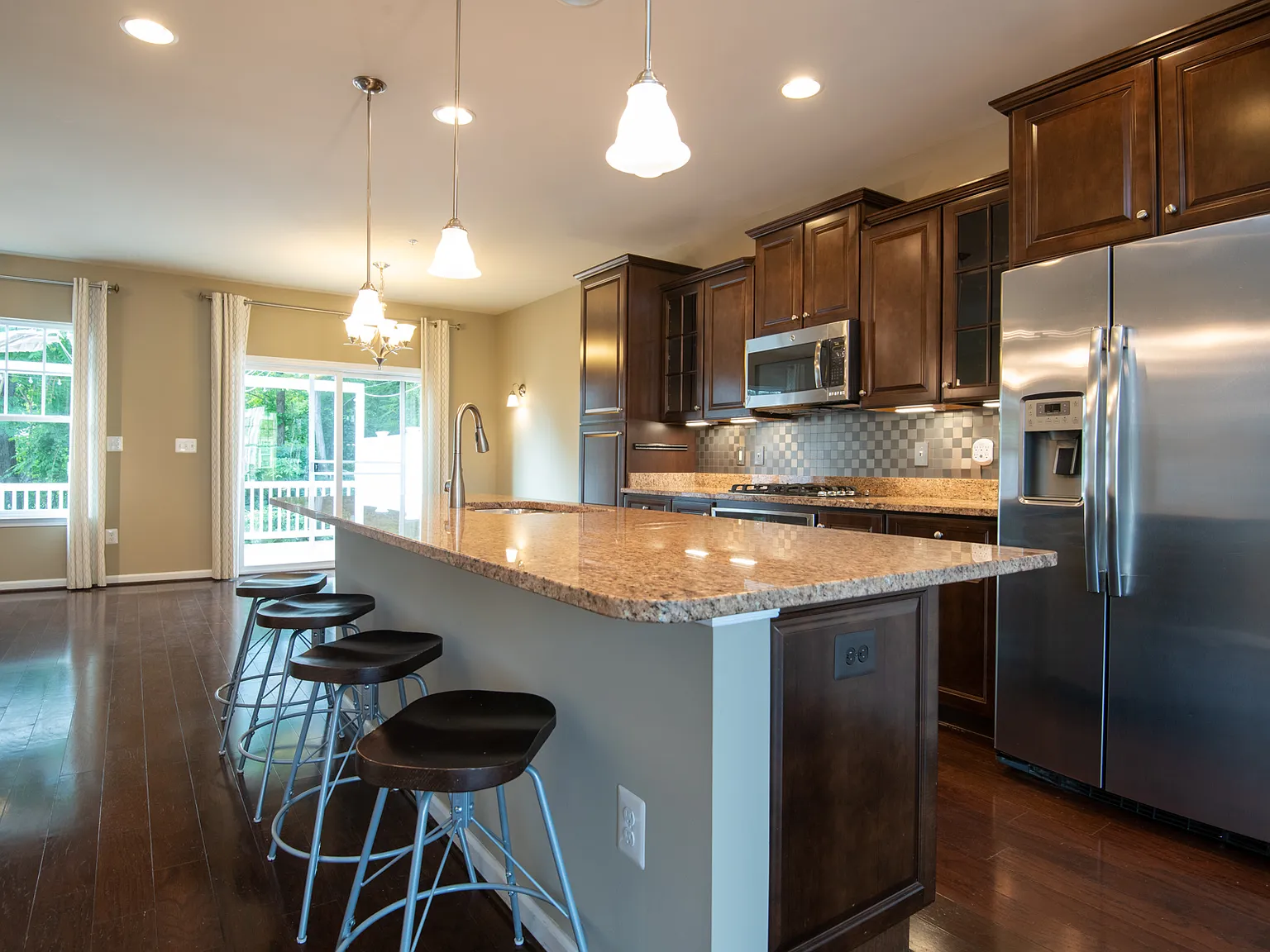 3 bed, 2.5 bath, 2165 sqft, $3,500 — Photo 2