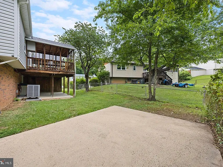 13501 Kelmont Ct — Photo 35