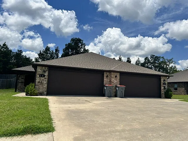 1151 Springhill Rd — Photo 2