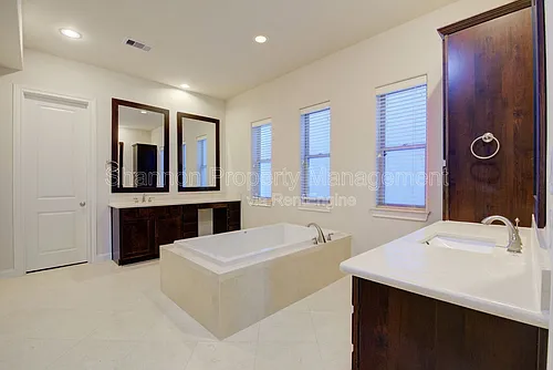 9627 Fannin Sta W Photo 1