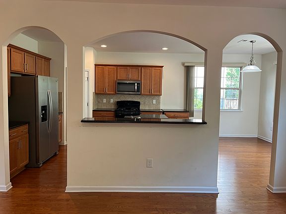5th image of 721 Sweet Laurel Ln