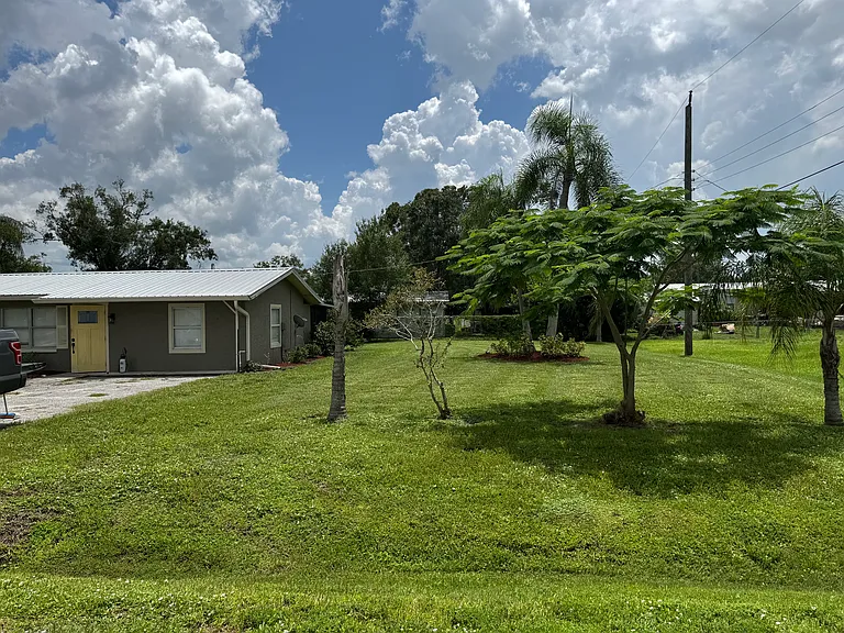 2099 NE Goolsby St — Photo 11