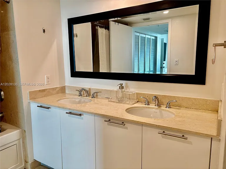 1800 N Bayshore Dr #905 — Photo 18