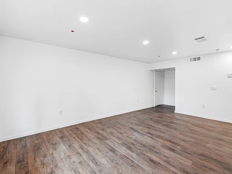 Oakbrook Apartments — Photo 8