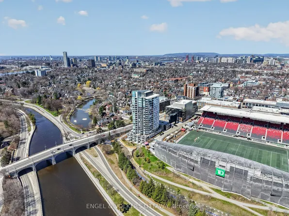 1035 Bank St #406, Ottawa, ON K1S 5K3