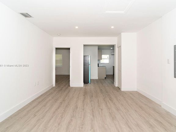 5th image of 14430 NE 14th Ave #1