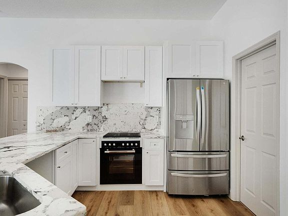 5th image of 477 SW Balfour Avenue