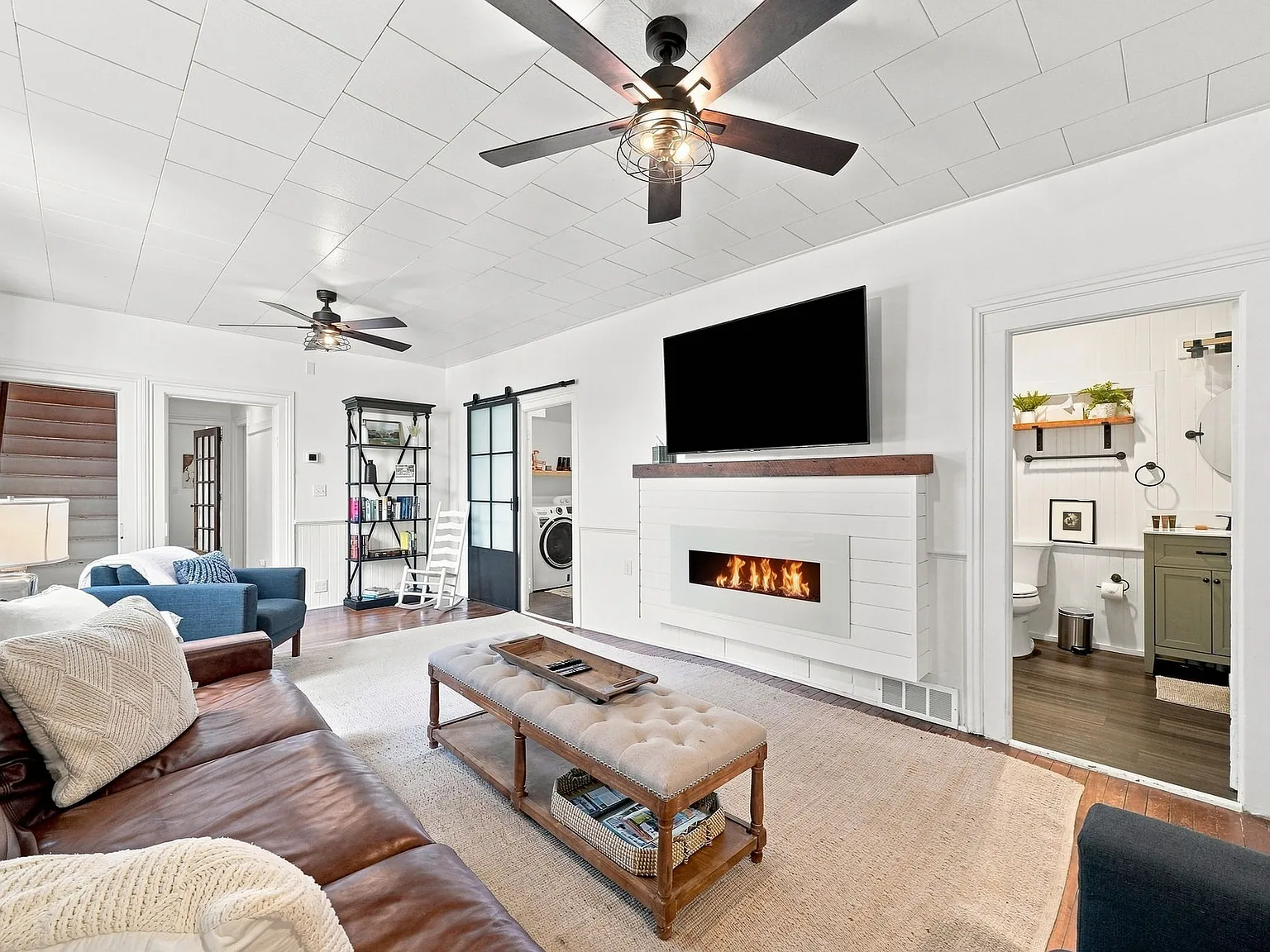 5 bed, 2500 sqft, $3,500 — Photo 1