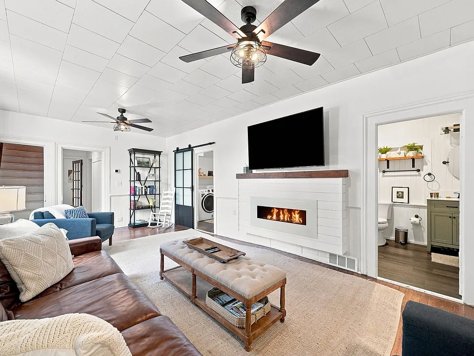 306 W Broadway