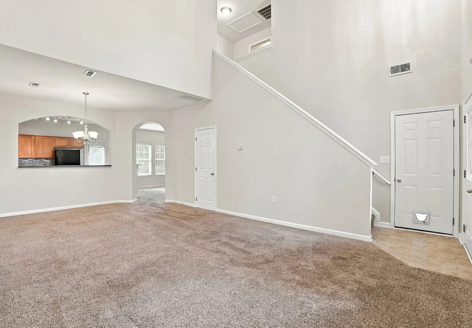 Spacious End Unit Townhome! — Photo 4