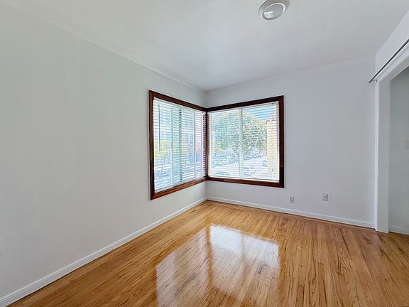 4th image of 609 37th Ave #A
