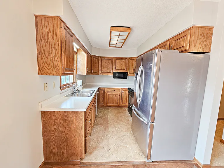 6 Melrose Pl — Photo 8