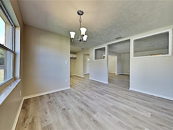 3rd image of 1631 N Normandy Blvd