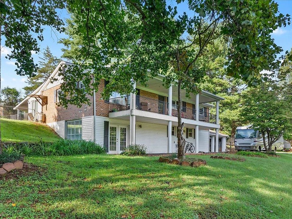 1st image of 113 Park Dr
